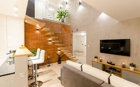 Central Penthouse With Terrace